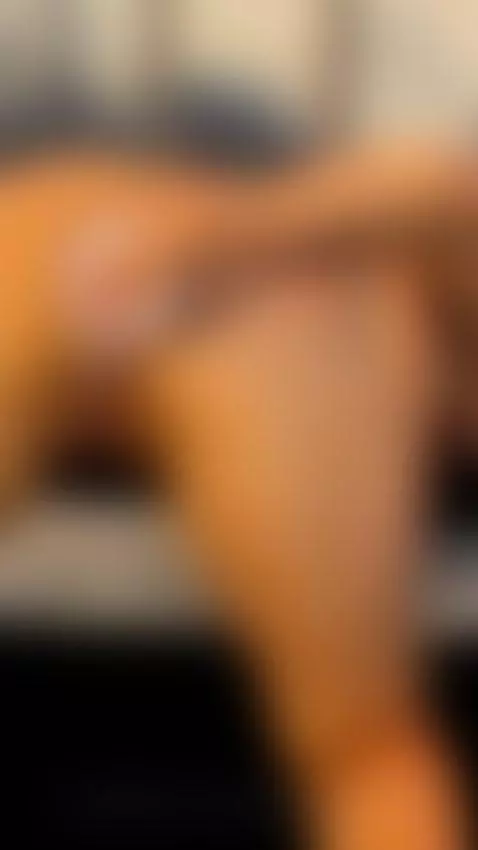 look how I open my wet pussy by peytonevans