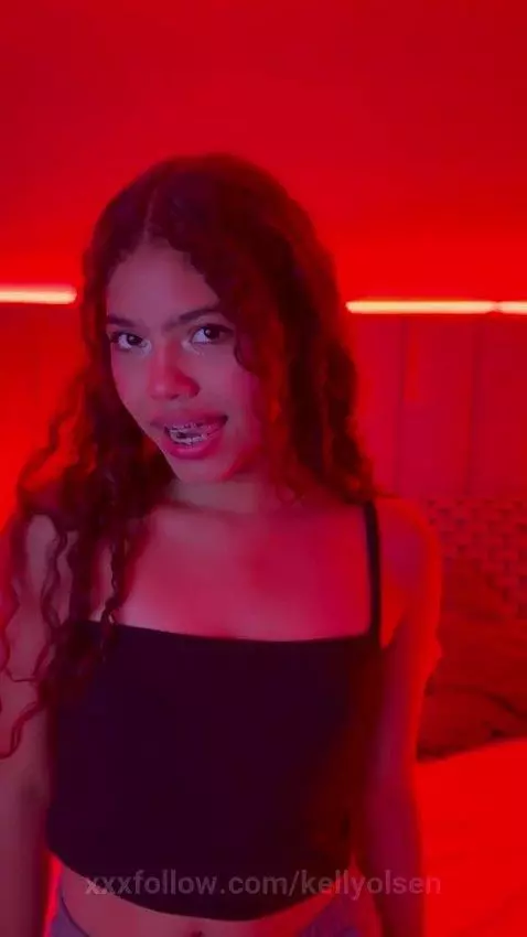 Do you like how I dance in my room? 😈💦 by kellyolsen