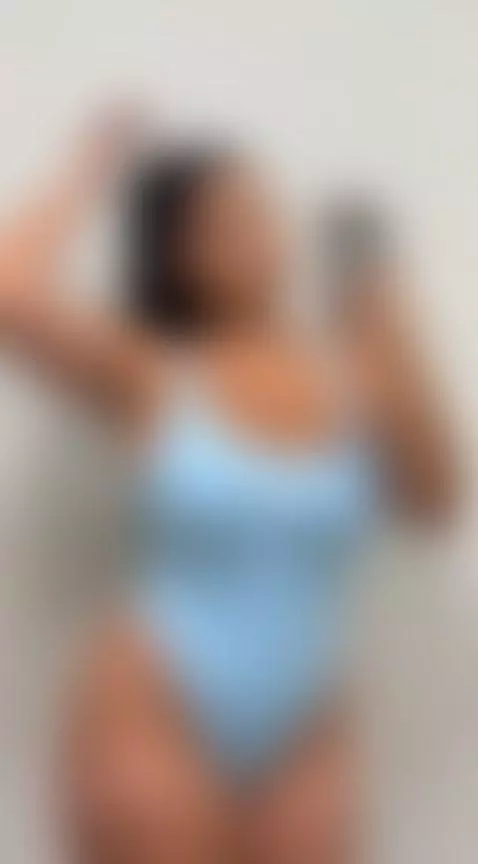 bustywoman, busty, curvygirl by sugarkhaos