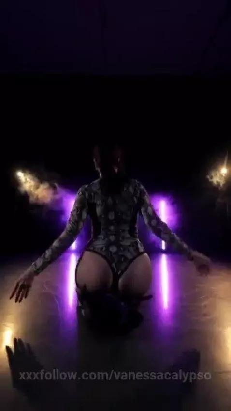 snake by vanessacalypso