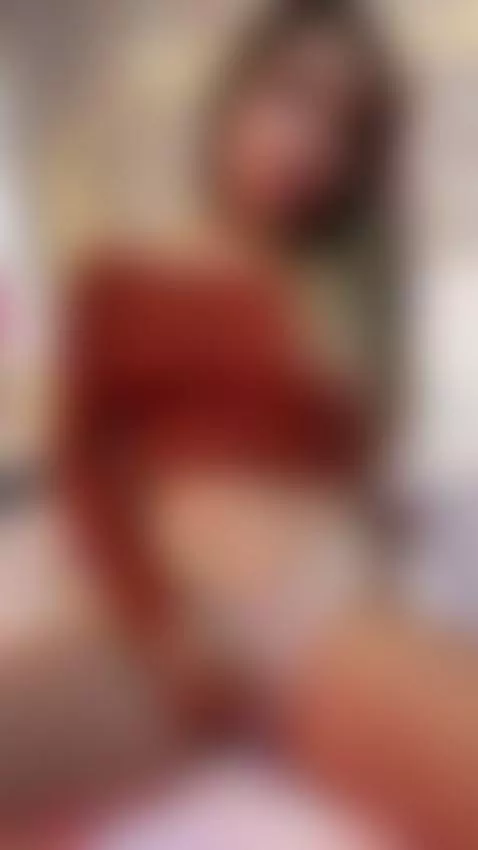 Watch me move, I know you're craving this body. by emiliacollins