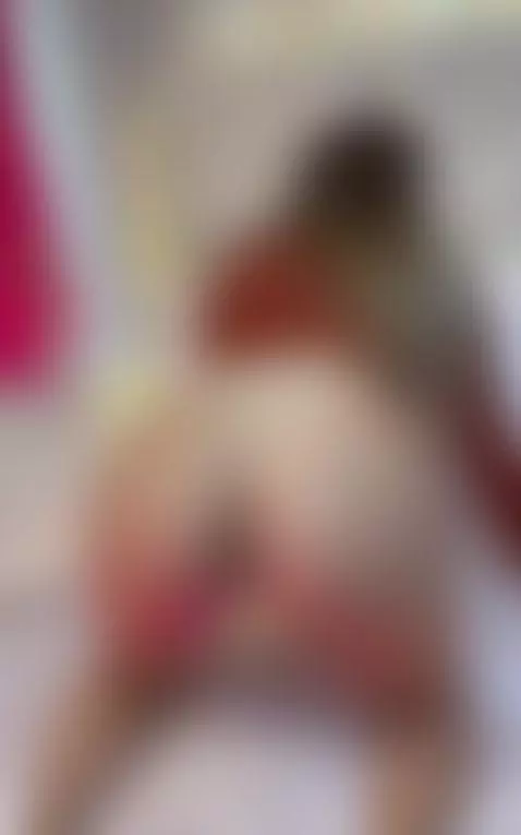 twerking hot by emiliacollins