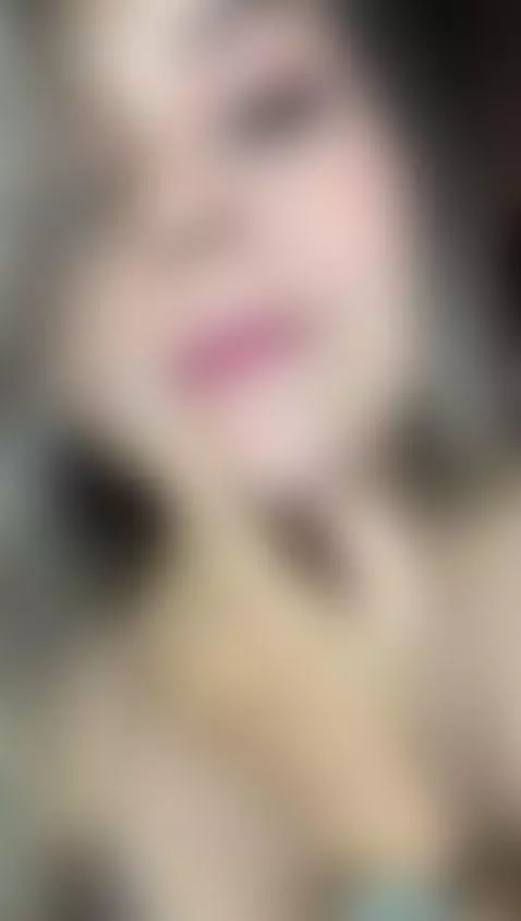 blonde hot by emiliacollins