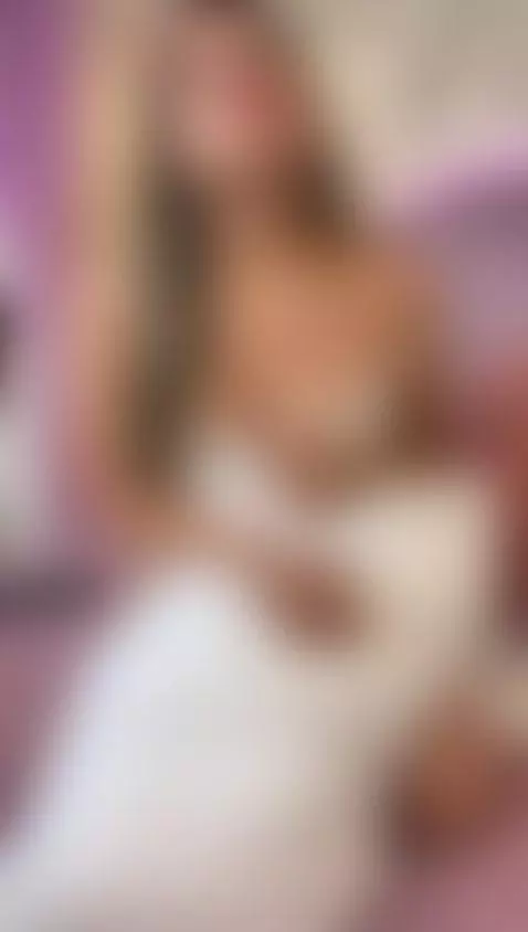 blonde hot by emiliacollins