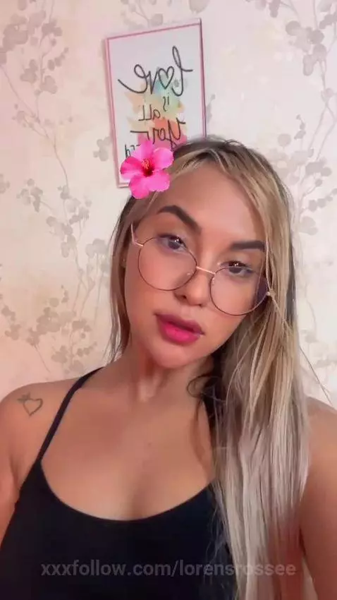 My other flower is not pink! Do you want to see it Lol by lorensrossee