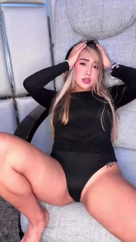 hot...very hot by lorensrossee