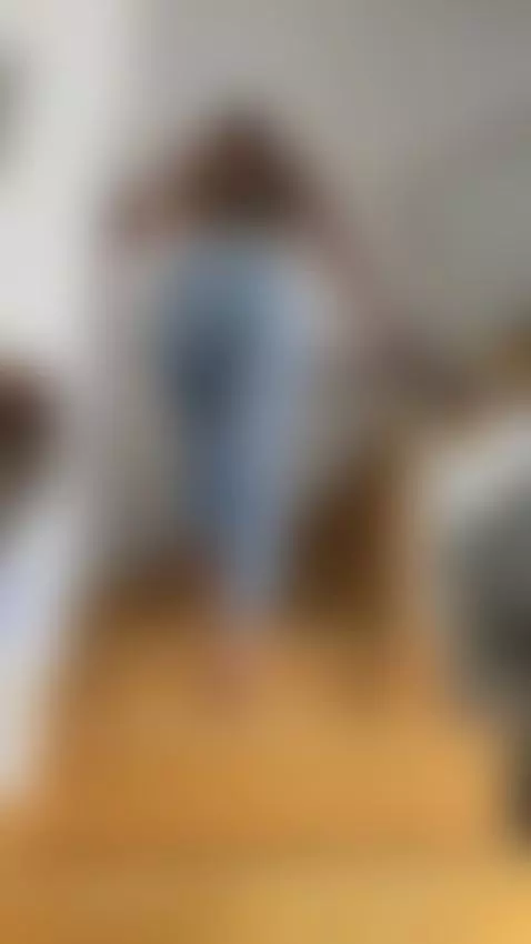 Turn up the heat! 🔥 Watch me adjust my jeans before climbing... by kattyroldan