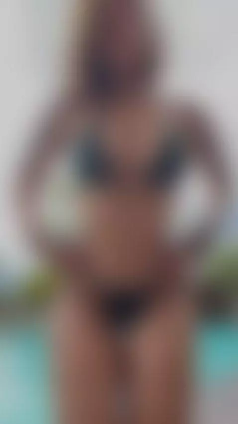 💦 Body glowing under the sun 💦 Enjoying the water and showin... by kattyroldan