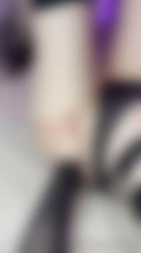 hot queen here by feliciaedwards