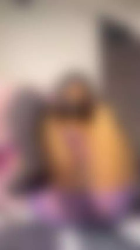 “Daily uncensored posts on Fansly 👀 link below by scarletsquirt