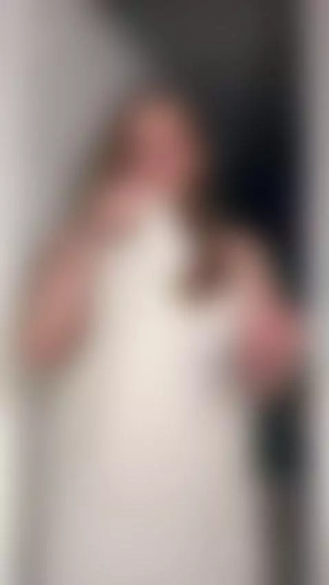 With or without a towel? 🧖‍♀️ by milkyy-mia