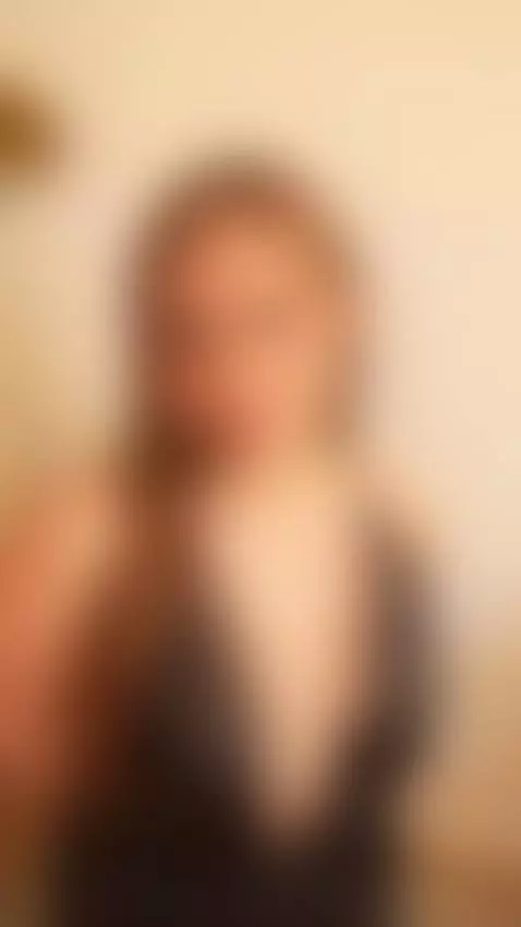 Do you want me to come down? 💦🔥 by milkyy-mia