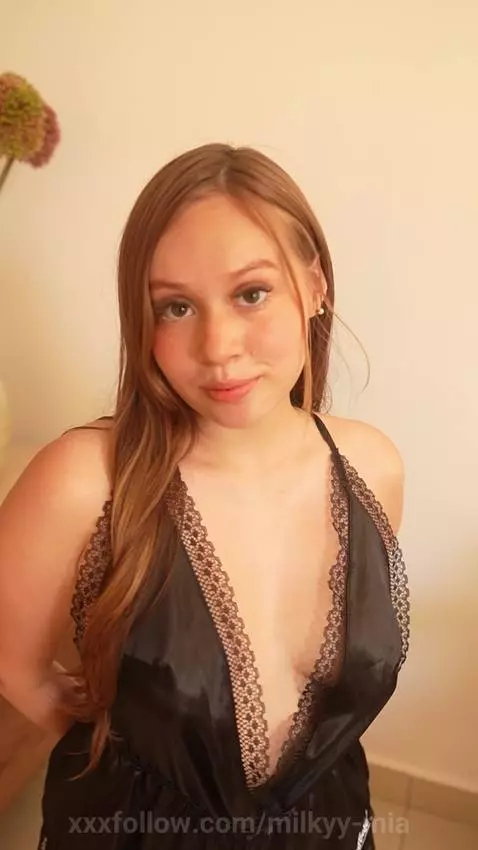 Do you want me to come down? 💦🔥 by milkyy-mia