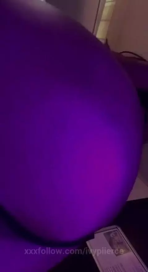 online now 🖤 by ivypiierce