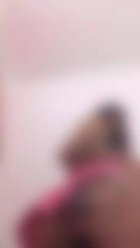 a little twerk for you baby 🍑🤤 by hot-littlechill