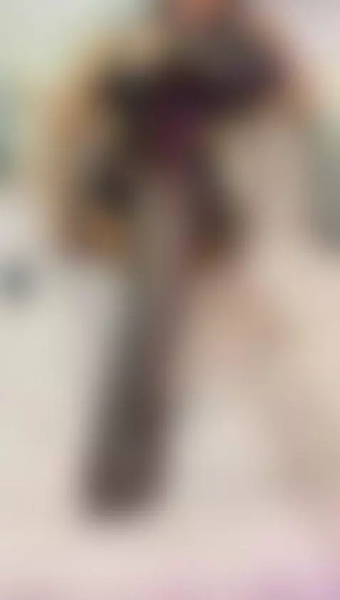 Come here and let's play with my feet for a while by aleciadicarlo