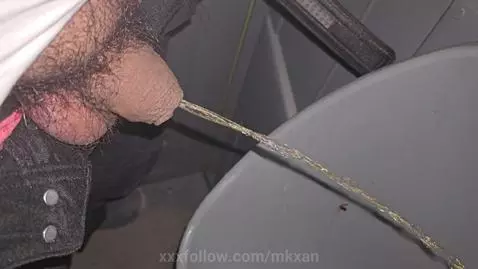 pee, peeing, piss by mkxan