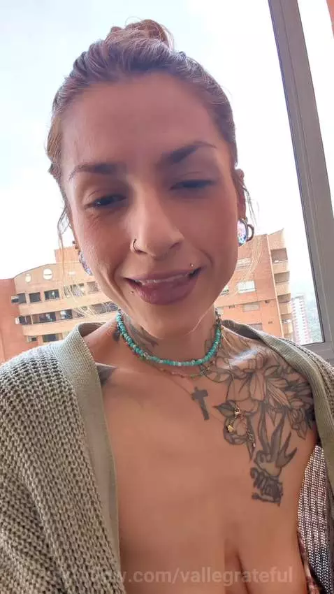 im online now from 8pm-4am GMT-5 on CB or follow me on OF @v... by vallegrateful