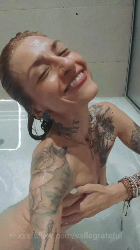 If my rhythm moves you here, imagine the verses I keep in so... by vallegrateful