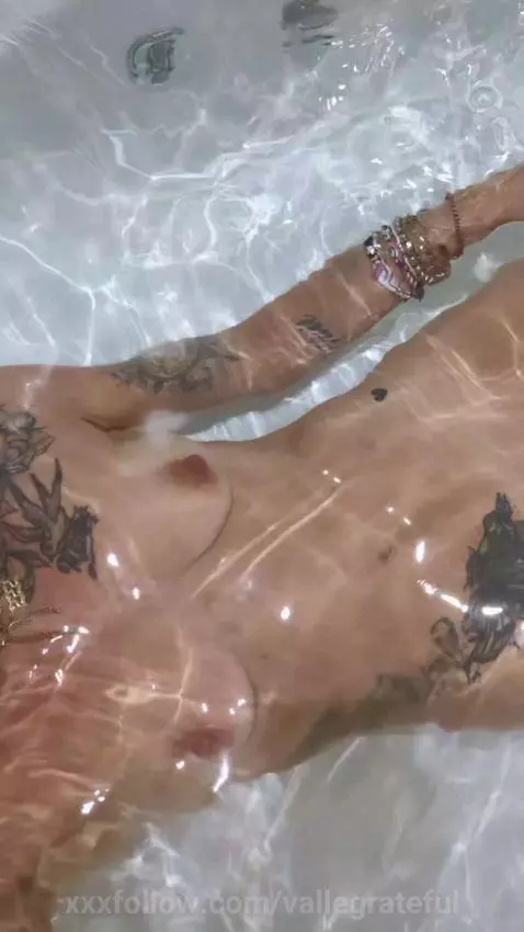 Every side of me lives where the link goes… are you curious ... by vallegrateful