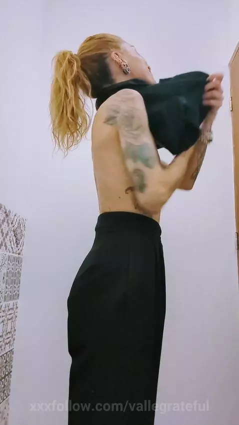 Follow me on all my socials 💋 No lives on Chaturbate from Th... by vallegrateful