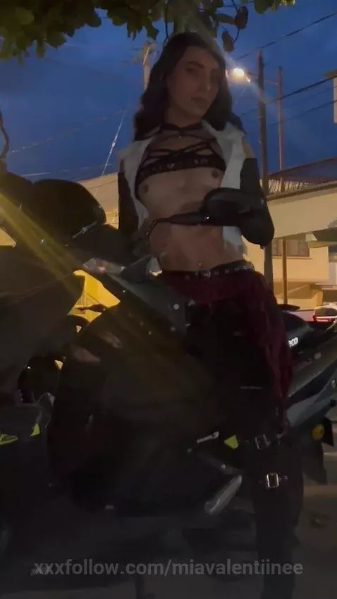 Someone was spying me in the window 😈😈😏 by miavalentiinee