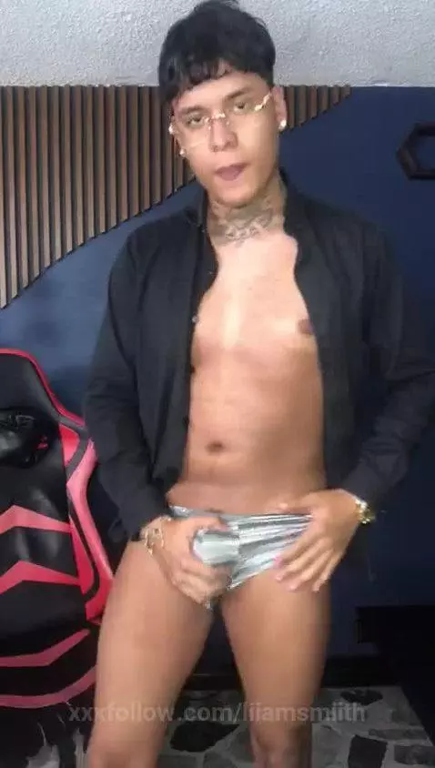 Ojos que se desvisten lentamente. by liiamsmiith