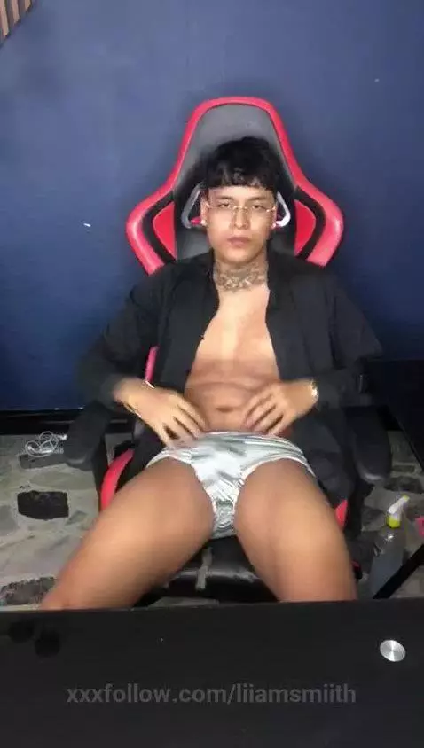 Strength wrapped in softness. by liiamsmiith