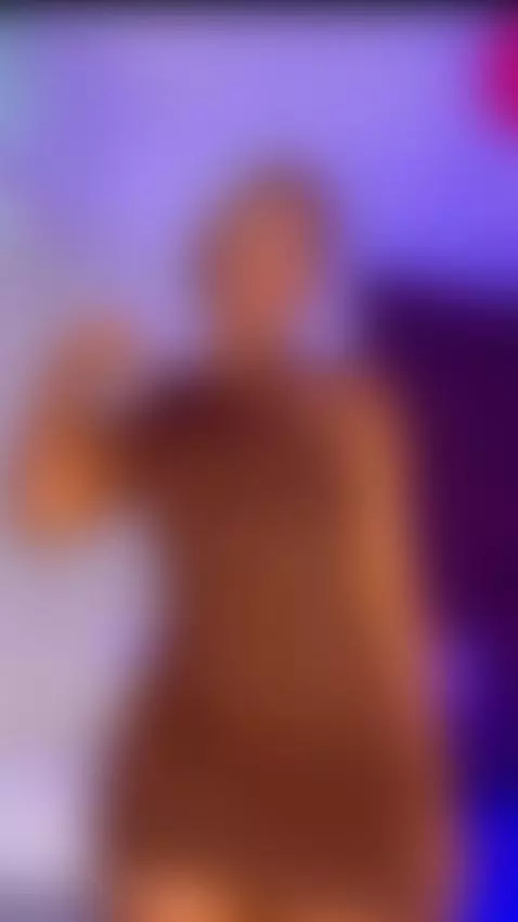 Multitasking girl, what alse would you ask? by alison-mooon