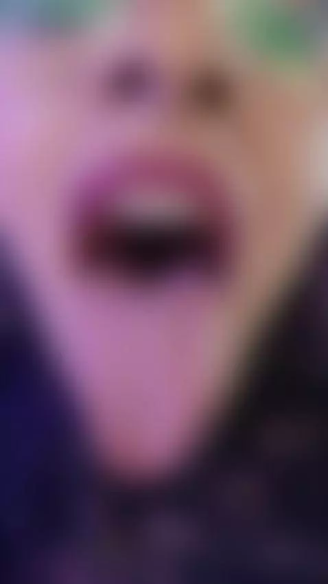 Do you like long tongues? by maryblair