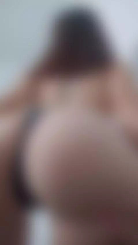 me encantria sentir tus manos en mi cuerpo by geileen