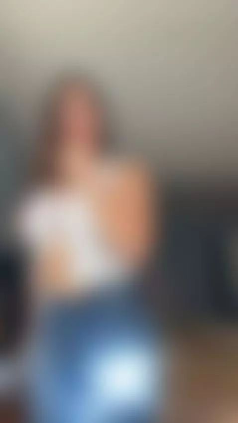 Sexy or average? by iammiche