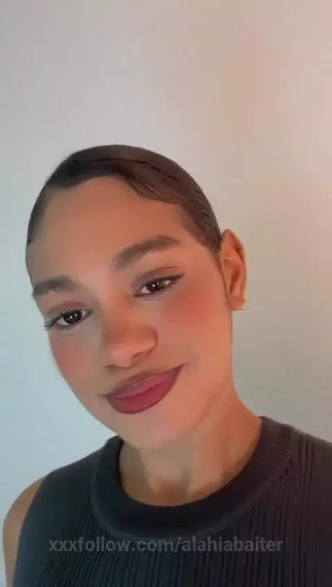 Fire on the skin, magic in the look. by alahiabaiter