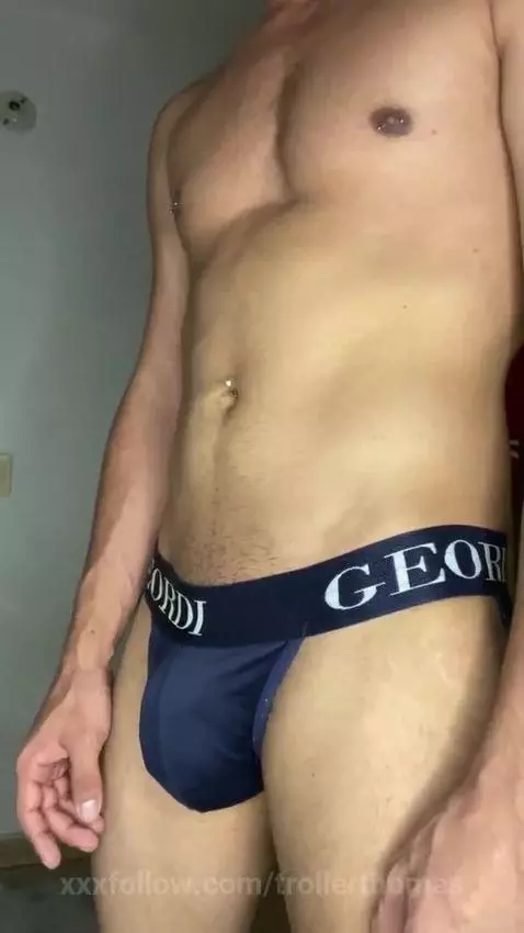 ¿Te gusta mi cuerpo? estoy muy caliente by trollerthomas