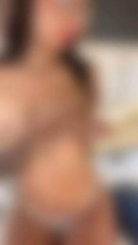 I don't know if it's the book or the way I read it ... but I... by lauraagomez