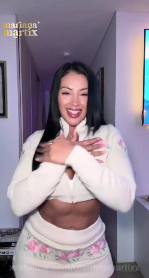 A hot dance… to raise the temperature of your screen 💃🔥🎶 by marianamartixx