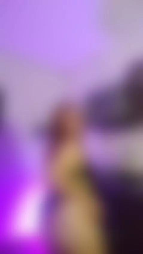 Here I am, sensual and curious ... do you accompany me? by roxiejackson