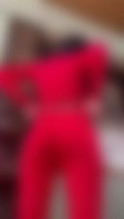 These leggings fit tight... by natashalewiss