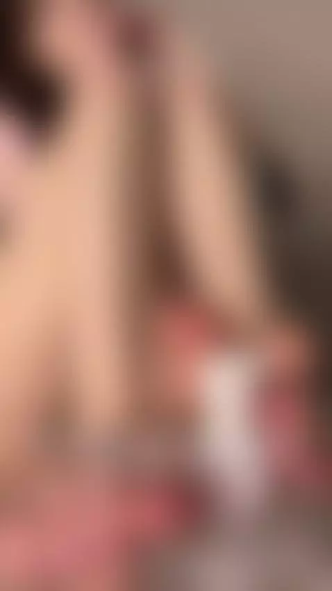 this kitty loves to show off her paws by faylovelygirl