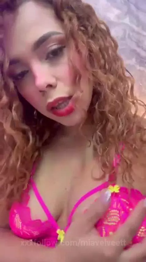 Look closer… I’m dripping just for you🫦💕 by miavelveett