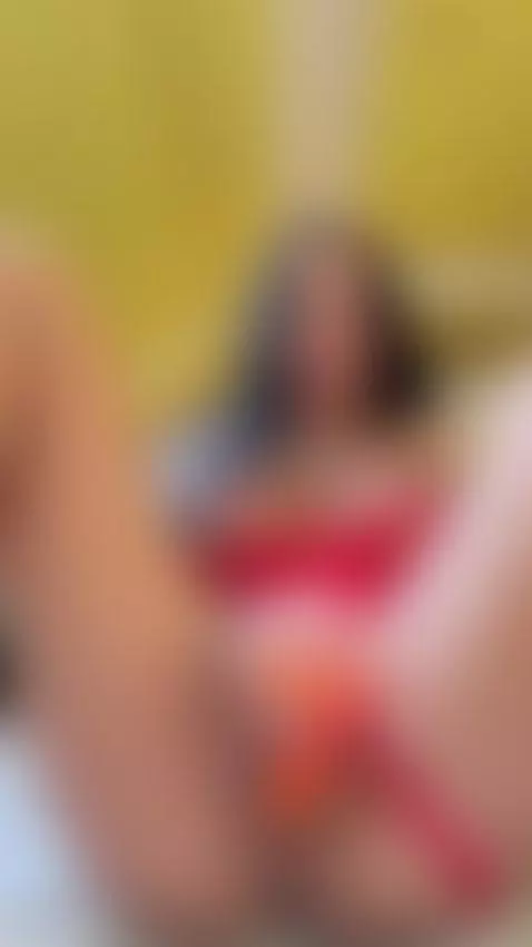 I can’t stop my body from reacting, watch me take it all by samyquin