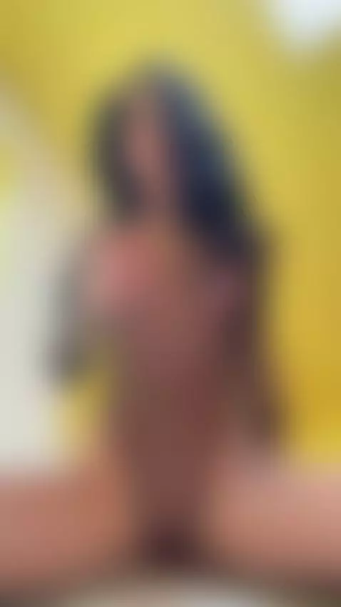 It's throbbing so deep, click to watch my reaction by samyquin