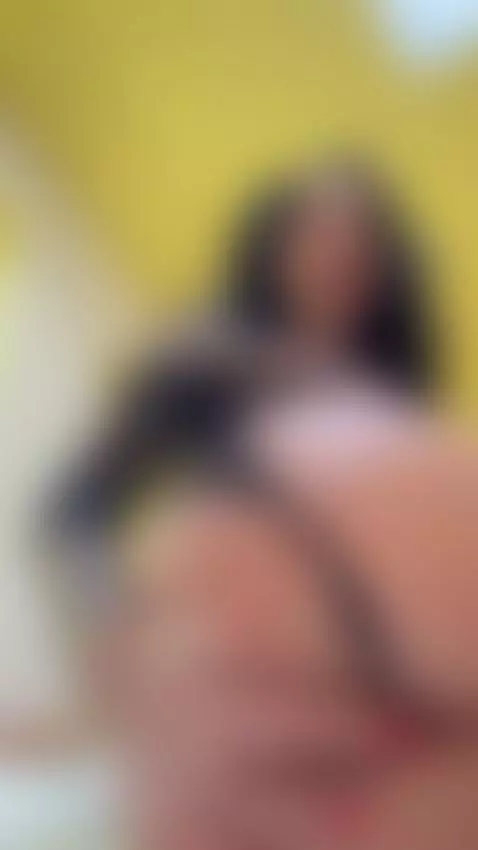 I can barely breathe, click to watch me gasp by samyquin