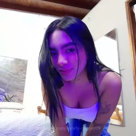 The Jean squeezes ... but your desire to see me without him,... by estefy-gomez09