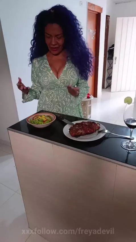 Seducing You 🍷👠 
I walk in like I own the runway... my green... by freyadevil