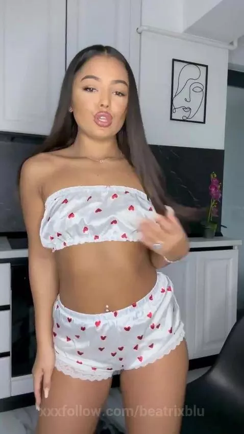 I'm clenching tight, click to see how much I take by beatrixblu