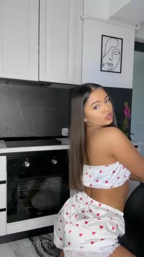 I feel every inch sliding in, click to watch me stretch by beatrixblu