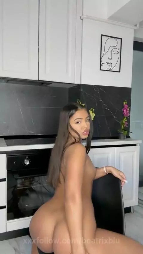 I’m begging for more, click to see if I get it by beatrixblu