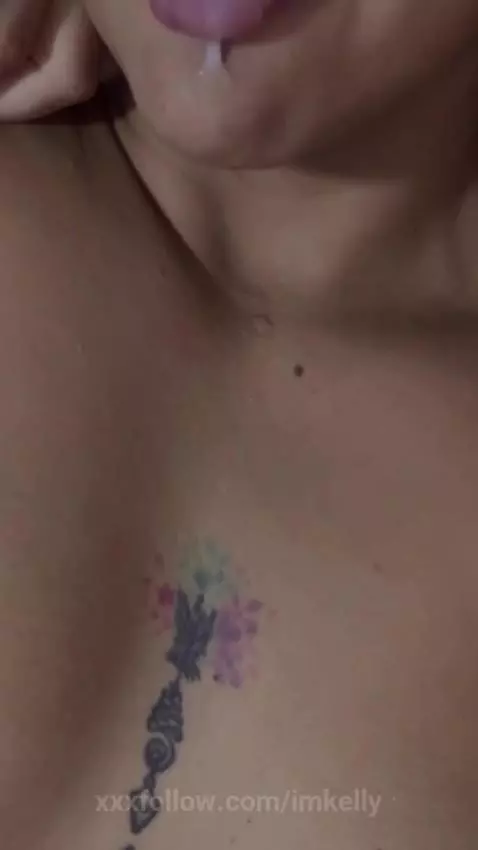 Quieres que te llene de saliva ? by imkelly