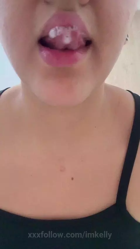 Te gusta la saliva para jugar?💦 Do you like saliva to play? by imkelly